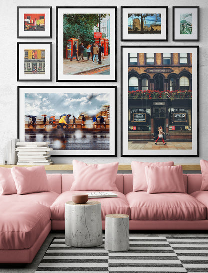 Lounge_with_corner_sofa_and_tree_stump_pedestals_3.jpg__PID:eaf9c9db-e884-4961-aa37-2fa5cb294b80